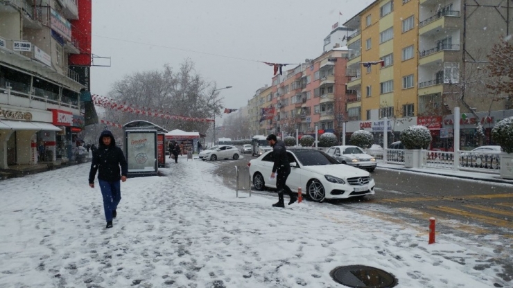 Niğde Güne Karla Uyandı