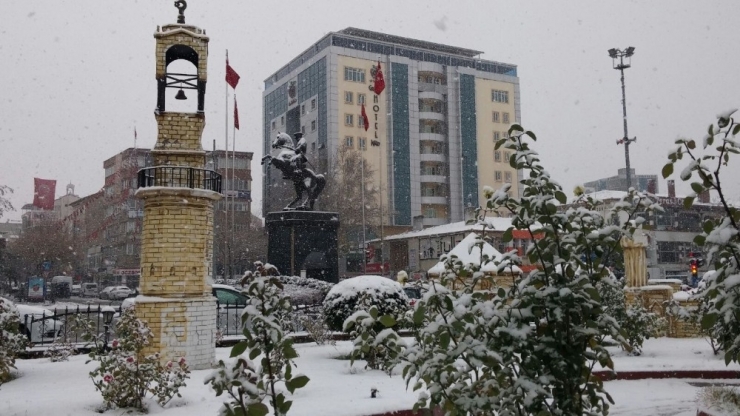 Niğde Güne Karla Uyandı