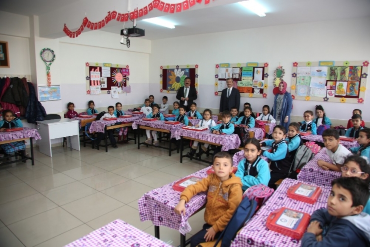 Şahinbey Belediyesi Boyama Seti Dağıtımını Sürdürüyor