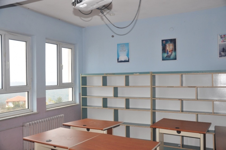 Saü’lü Öğrenciler Köy Okullarına Yardım Ellerini Uzattı