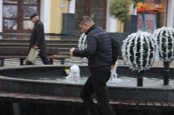 Aniden Bastıran Sağanak Vatandaşları Hazırlıksız Yakaladı