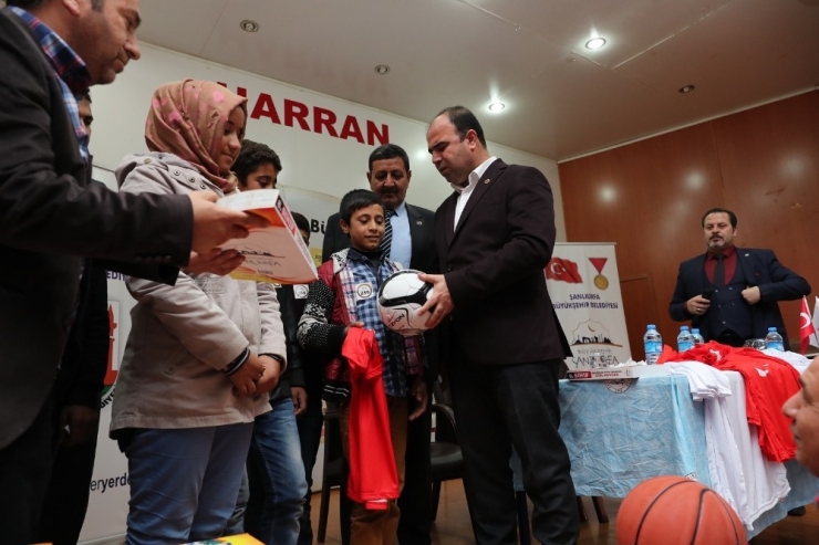 Şanlıurfa’da Öğrencilere Sınav Kitapları Dağıtıldı