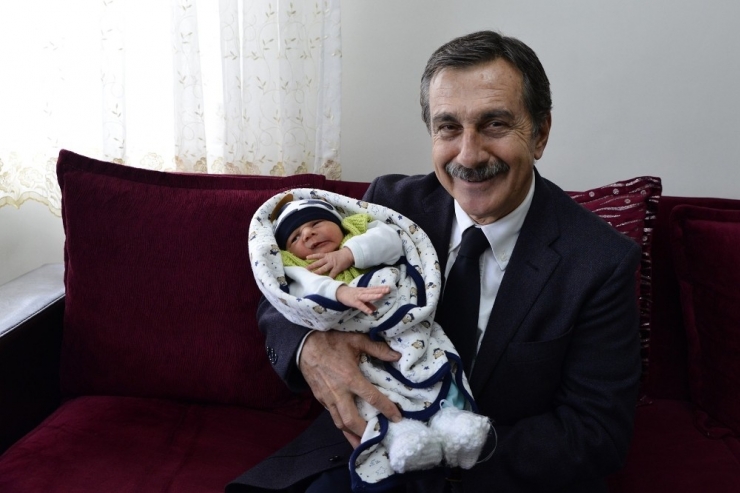 Başkan Ataç Bebek Ziyaretlerini Sürdürüyor