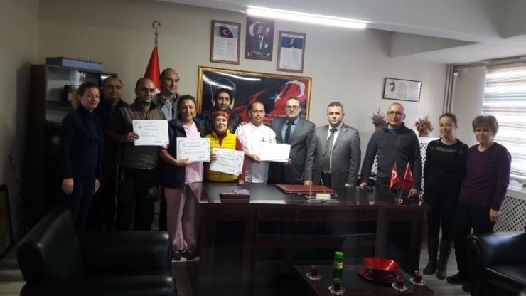 Burhaniye’de Pansiyon Çalışanlarına Müdür Teşekkürü