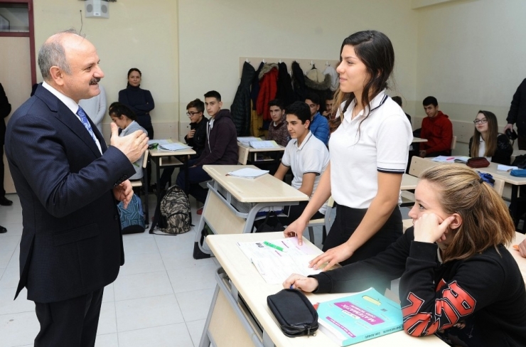 Vali Çakacak Şehit İlker Karter Mesleki Ve Teknik Anadolu Lisesi’ni Ziyaret Etti
