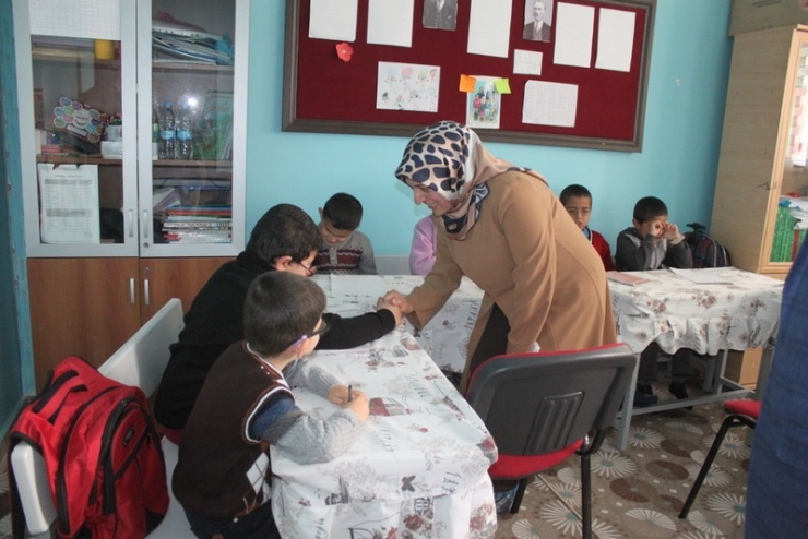 Özel Eğitim Sınıfları Ve Evde Eğitim Alan Öğrencilere Ziyaret