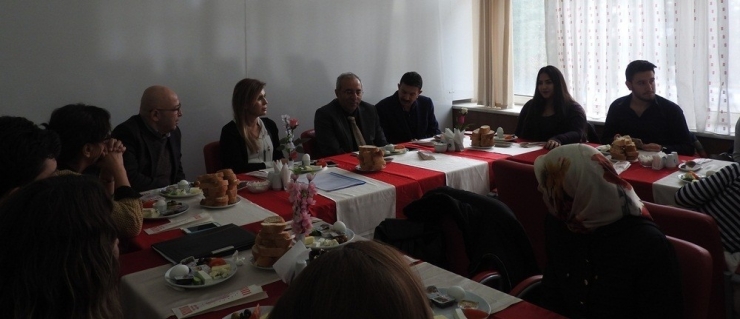 Kaymakam Uçar, Üniversite Öğrencileriyle Bir Araya Geldi