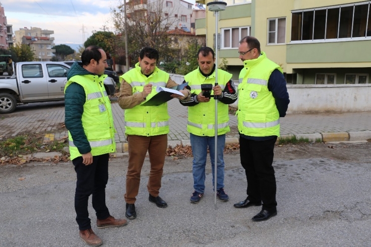 Burhaniye’de Yılmaz Akpınar Bulvarı Yenileniyor