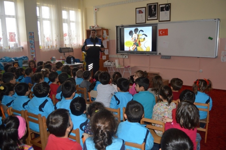 Anaokulu Öğrencilerine Polislik Mesleği Anlatıldı