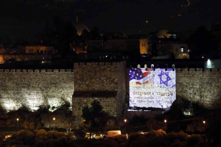 Kudüs Belediye Binasına Abd Bayrağı Asıldı