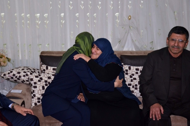 Bakan Kaya Kilis’te Şehit Ailesini Ziyaret Etti