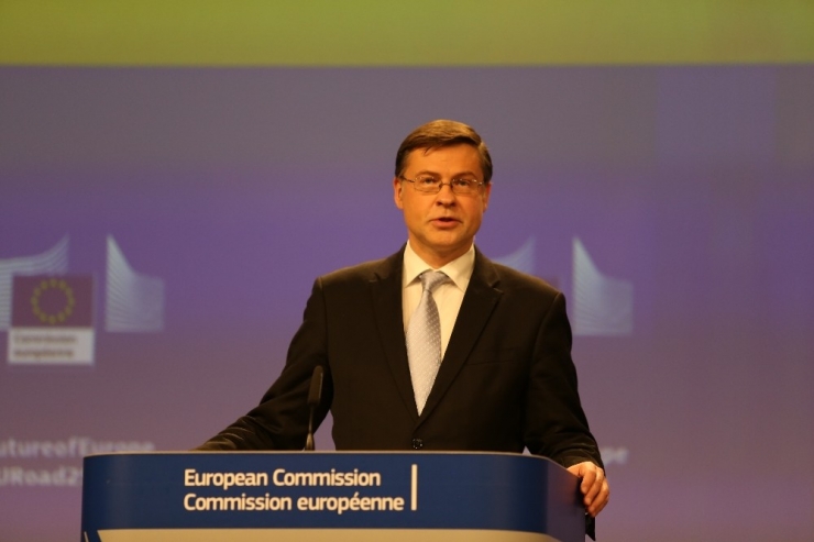 Ab, Kendi Imf’sini Kuracak