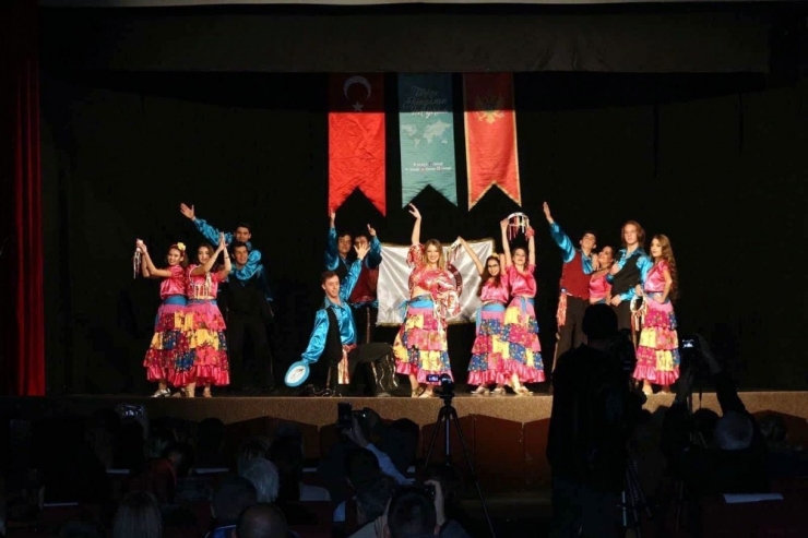 Edirne Belediyesi Halk Oyunları Ekibi Karadağ’ı Fethetti