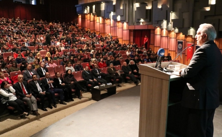 Gaün’de Prof. Dr. Buran’dan ’’Dilimiz Kimliğimizdir’’ Konferansı