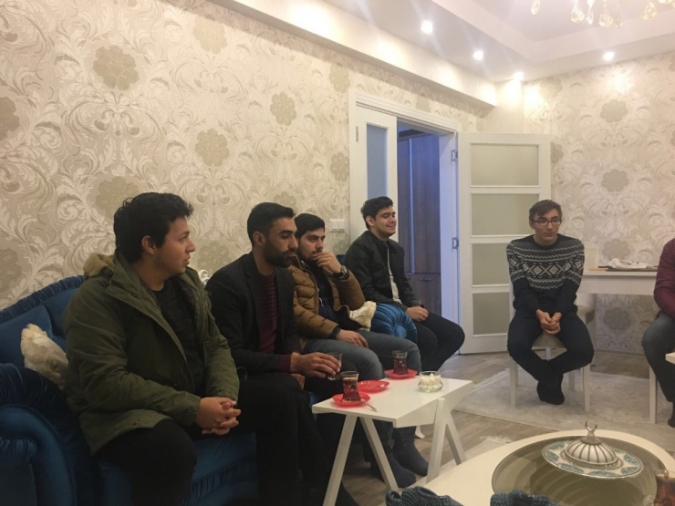 Gençlerden Anlamlı Ziyaret