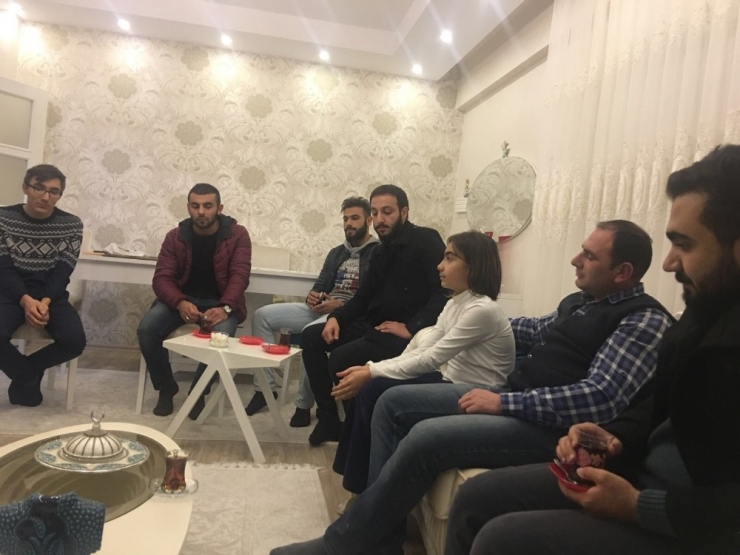 Gençlerden Anlamlı Ziyaret