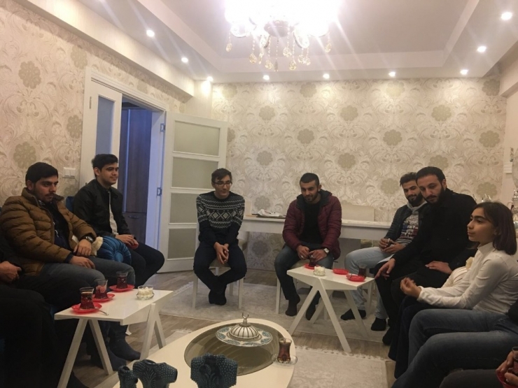 Gençlerden Anlamlı Ziyaret