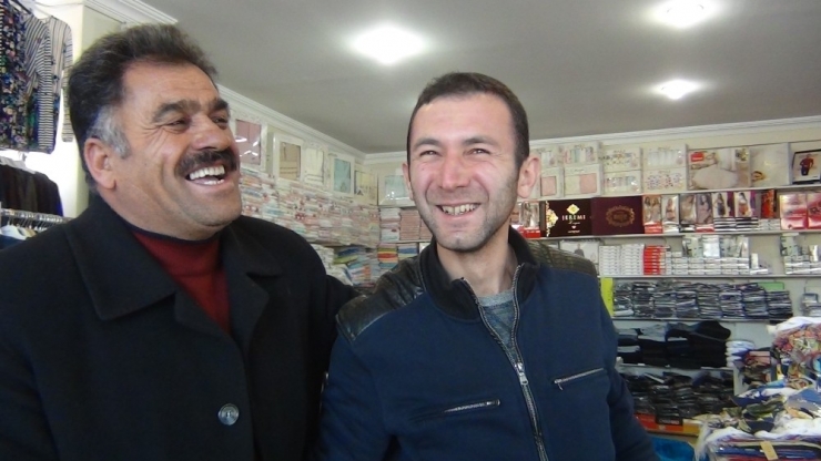 Adını Duyan Bir Daha Soruyor