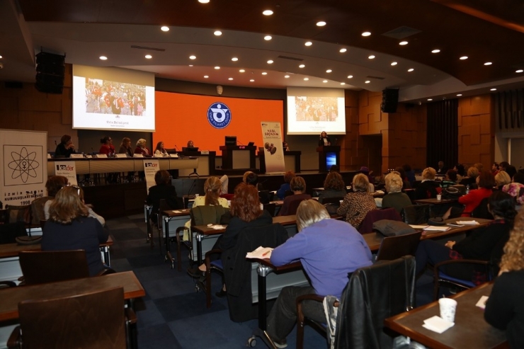 Başkan Uyar, Kadınları Siyasette Dayanışmaya Çağırdı