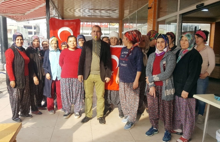 Kadınlardan Davullu Zurnalı Şalvarlı Futbol Maçı