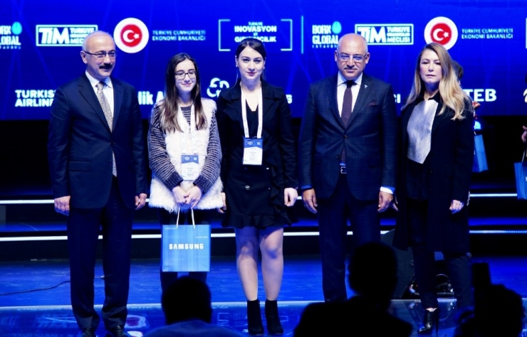 Genç Mucitler Bakan Elvan’ın Elinden Ödüllerini Aldılar