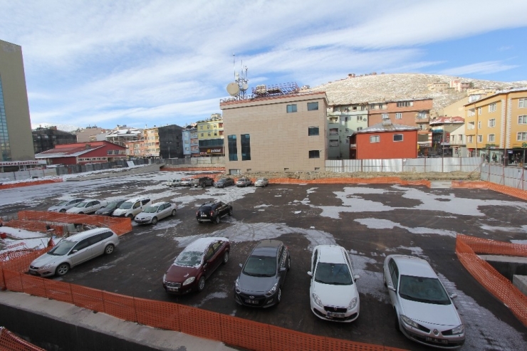 Kapalı Otoparkın Üst Kısmı Geçici Olarak Araç Parkına Açıldı