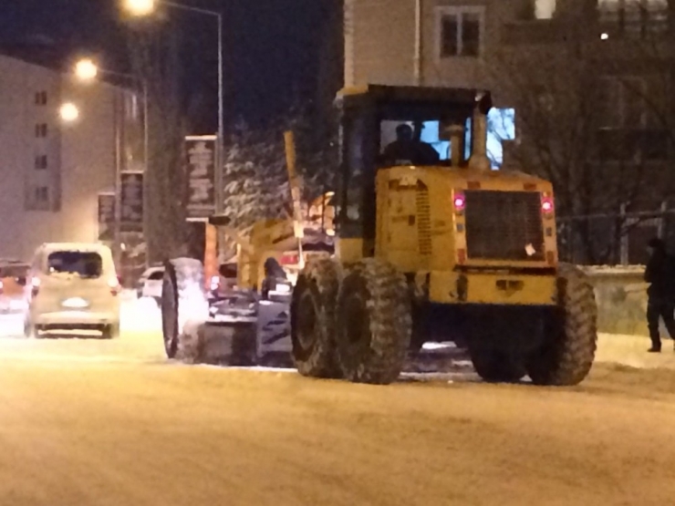 Kars Belediyesi’nin Kar Mesaisi Başladı