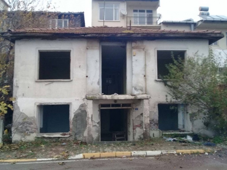 Körfez’de Kaçak Yapılarla Mücadele Sürüyor