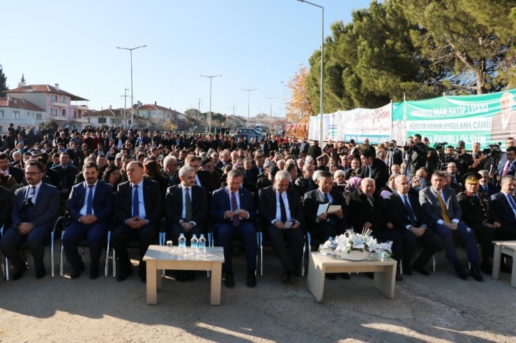 Bakan Yılmaz’dan İmam Hatip Okulları Eleştirilerine Yanıt