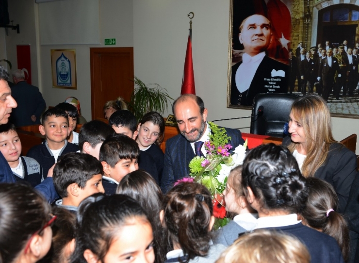 Minik Öğrenciler Meclise Katıldı