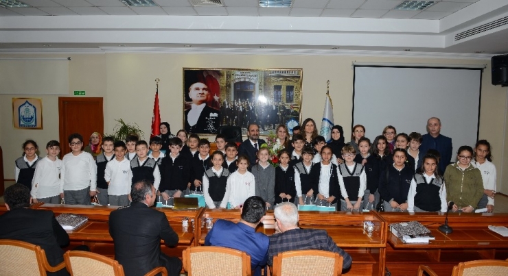 Minik Öğrenciler Meclise Katıldı