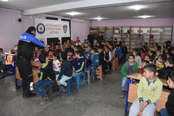 Polisten Öğrencilere Güvenlik Eğitimi