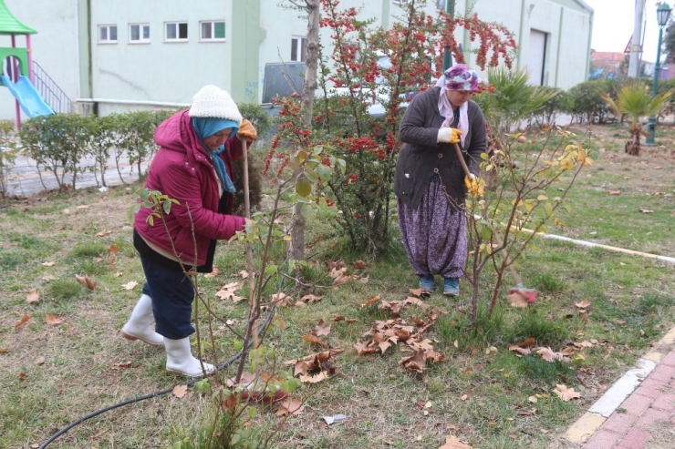 Sokak Temizliğine Kadın Eli Değdi