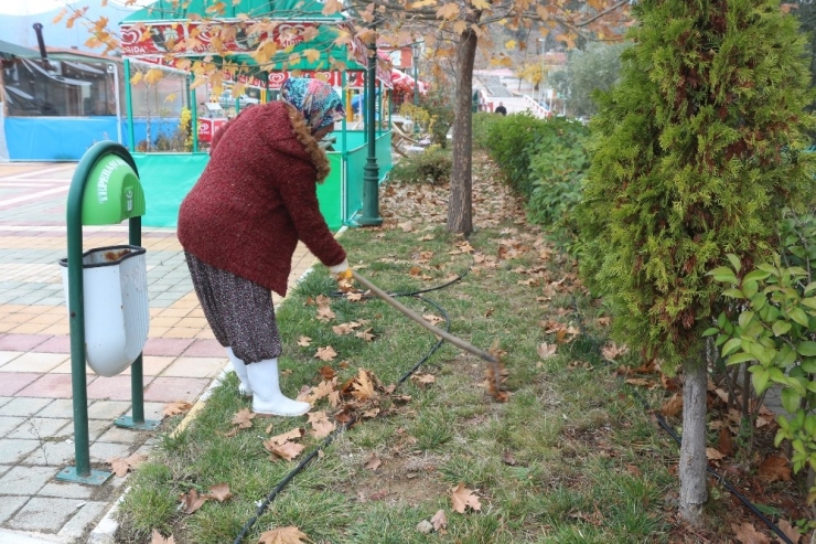 Sokak Temizliğine Kadın Eli Değdi