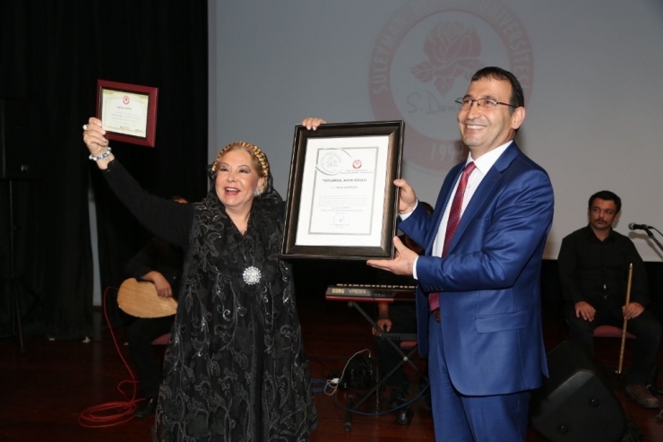 Bedia Akartürk’e Sdü’den ’Toplumsal Katkı’ Ödülü