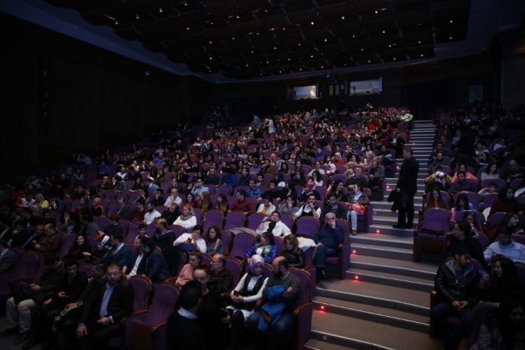 ‘Twitter Fenomeni Romeo Instagirl Juliet’ Küçükçekmece’de Gala Yaptı