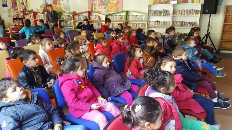 Yunusemreli Minikler Kitapsaray’ı Gezdi
