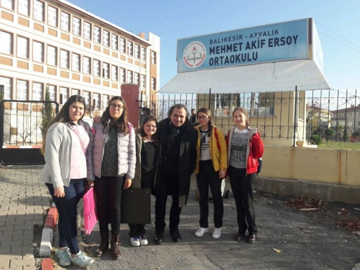 Öğrenciler, Yoksul Anneleri, Yaşlıları Ve Engellileri Yalnız Bırakmıyorlar