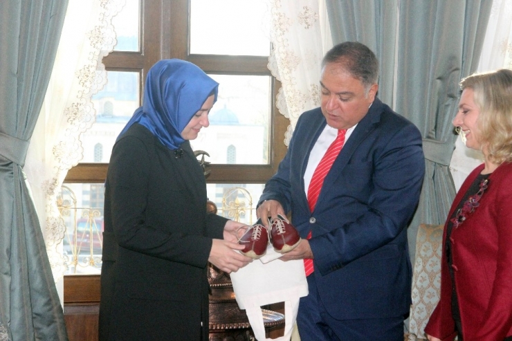 Bakan Kaya, Türk Ve Suriyeli Çocuklarla Hz. Bilal Habeşi Filminin Galasına Katıldı