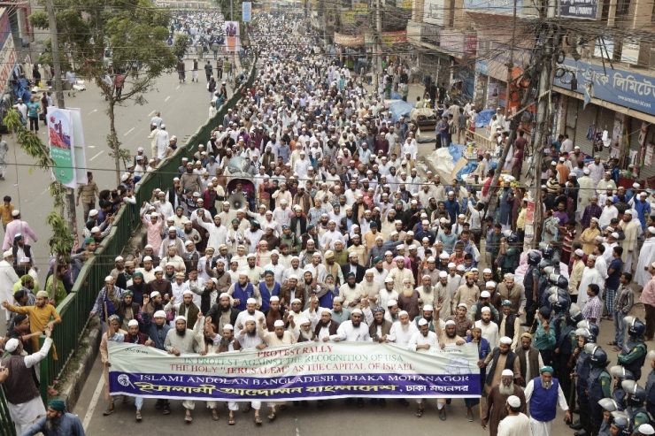 Bangladeş’te Trump Karşıtı Protesto