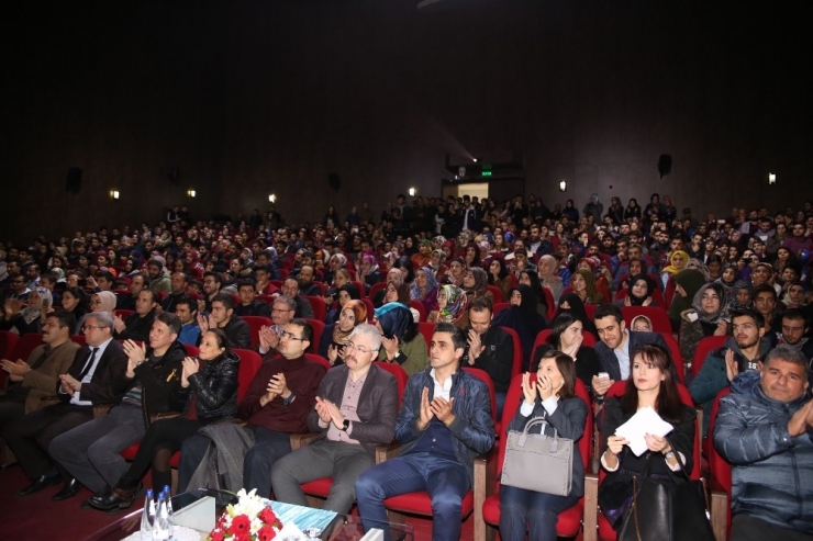 "Arzın Kapısı Kudüs" Programında Salon Dolup Taştı