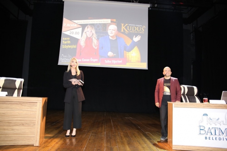 "Arzın Kapısı Kudüs" Programında Salon Dolup Taştı