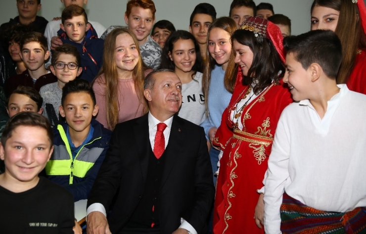 Cumhurbaşkanı Erdoğan, Celal Bayar Lisesi’ni Ziyaret Etti