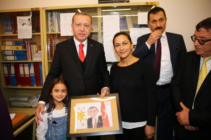 Cumhurbaşkanı Erdoğan, Celal Bayar Lisesi’ni Ziyaret Etti
