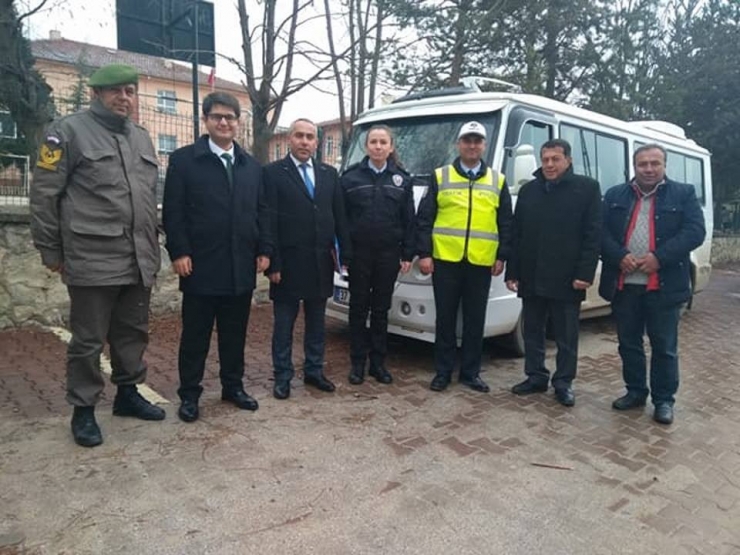 Kaymakam Özdemir, Okul Servislerini Denetledi