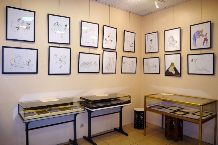 Karikatürist Çınar Şahenk İlk Yurtdışı Sergisini Paris’te Açtı