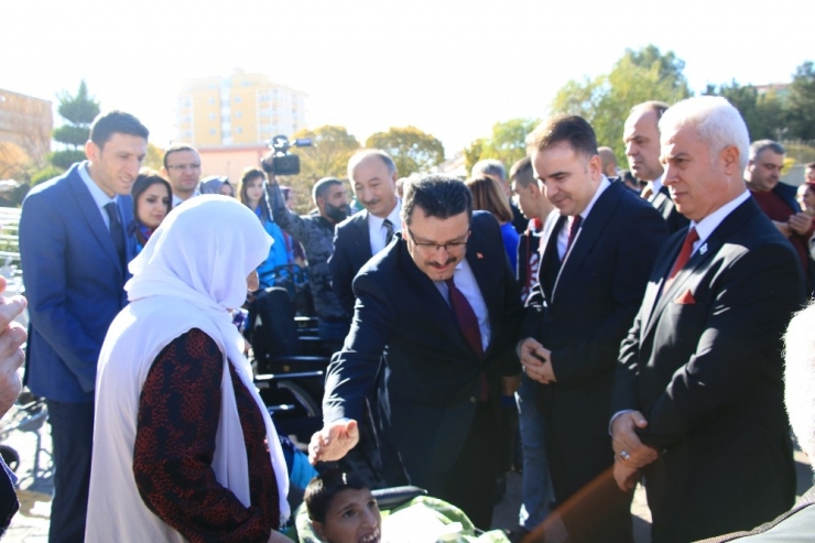 Kızıltepe’de ‘Hamsi Festivali’ Renkli Görüntülere Sahne Oldu