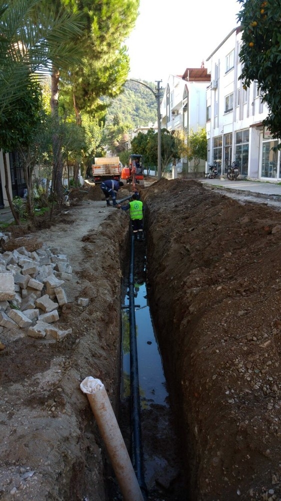 Marmaris’te Ömrünü Tamamlayan Hatlar Yenileniyor