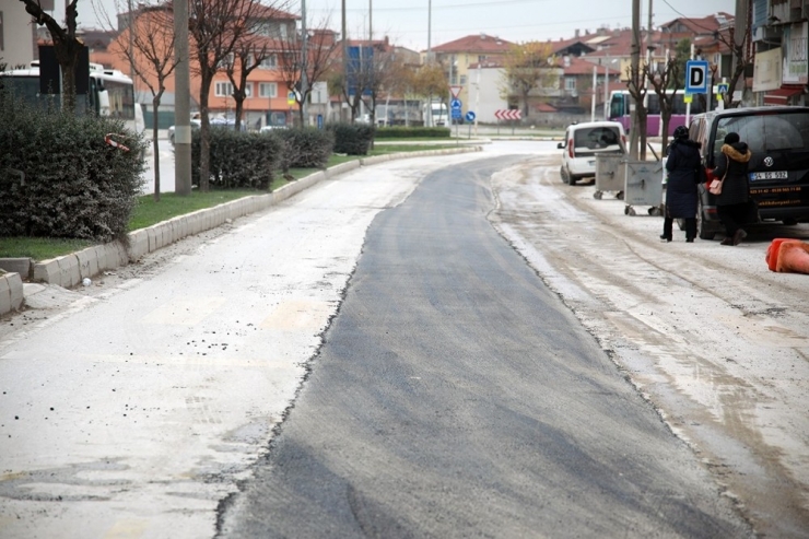 Sıcak Asfalt Yama İşlemleri Devam Ediyor