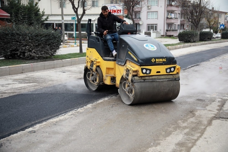 Sıcak Asfalt Yama İşlemleri Devam Ediyor